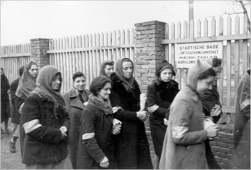 Jewish women in the Radom ghetto on their way to the city bathhouse.